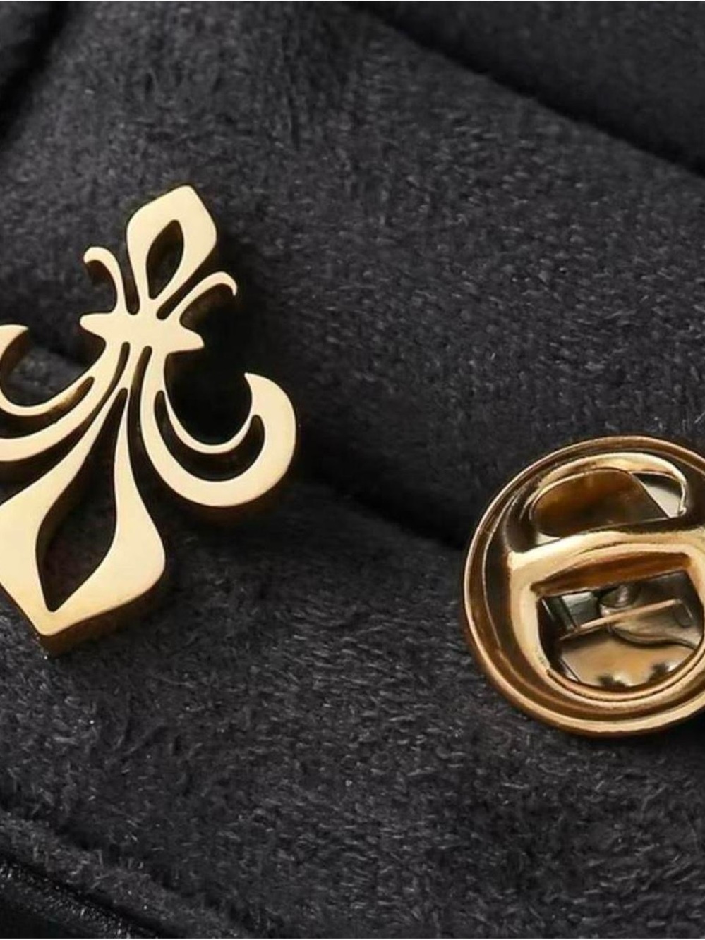 Gold Fleur-de-Lis Lapel Pin for Men - Classic Accessory